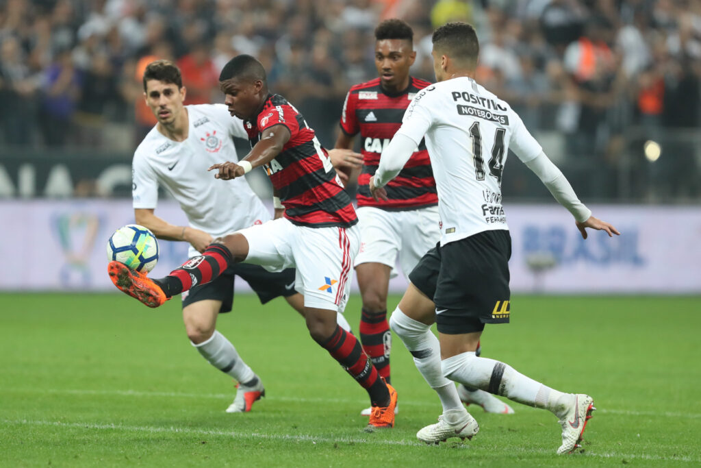 Copa do Brasil: Corinthians e Flamengo empatam jogo-de-ida da decisão
