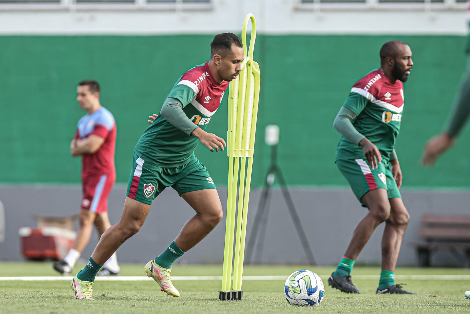 Zagueiro Manoel do Fluminense é suspenso por doping, mas volta em fevereiro