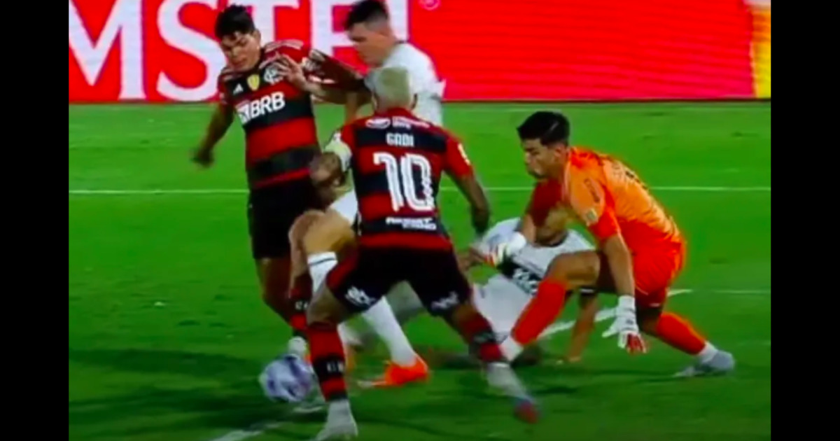 gol do flamengo anulado contra o olimpia