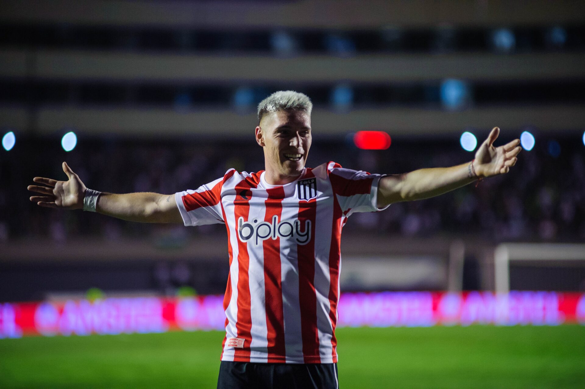 sul americana: goias perde e estudiantes enfrenta o corinthians nas quartas de final