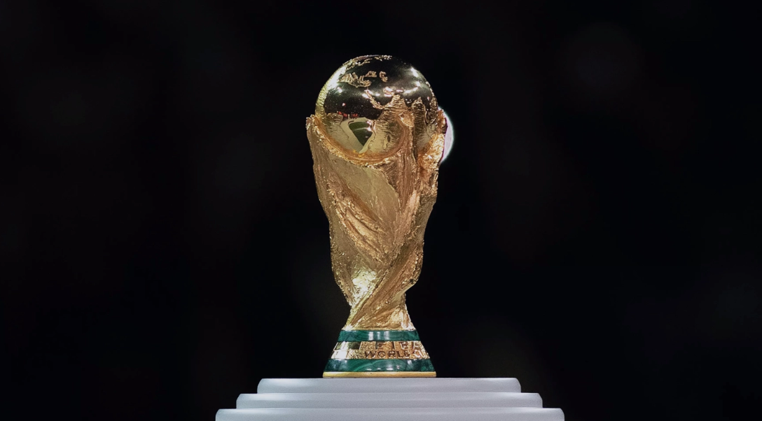 trofeu da copa do mundArábia Saudita é confirmada como sede da Copa do Mundo de 2034 o fifa 2034