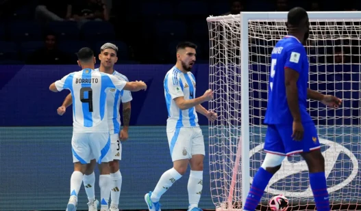 Copa do Mundo de Futsal 2024: Argentina vence França e está na decisão