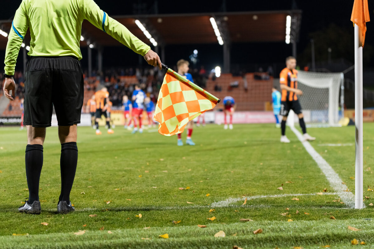 Como as apostas em escanteios na Libertadores se comparam às da Liga dos Campeões?