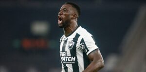 zagueiro bastos botafogo na final da libertadores 2024