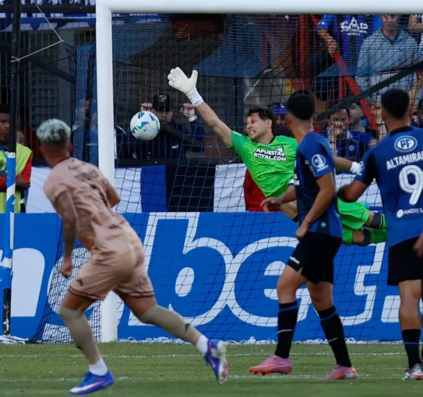 Carabobo supera Huachipato no Chile e avança para a Fase 3 da Libertadores 2026 1 Jogadores do Carabobo comemoram gol contra Huachipato na Libertadores 2026. - Chaveamento Fase 3 Libertadores 2026