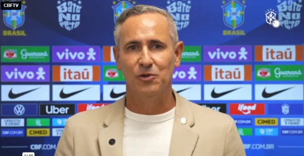 Brasil x Bolívia Sub-17 Onde Assistir a Estreia - Sul-Americano 2026 2 Carlos Eduardo Patetuci treinando a Seleção Brasileira. Brasil x Bolívia Sub-17Onde Assistir Ao Vivo