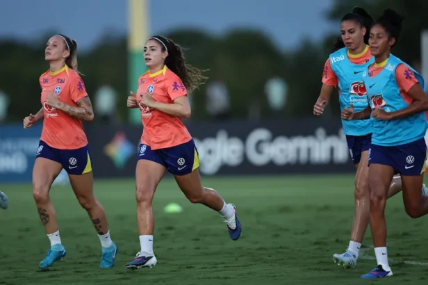 AO VIVO: Transmissão Brasil x Coreia do Sul feminino hoje - onde assistir ao vivo e grátis | FIFA Series (11/04/2026) 2 jogadoras da seleção brasileira treinam em cuiabá para jogo contra a coréia do sul